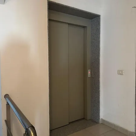 Durres Central Stay Apartment شقة